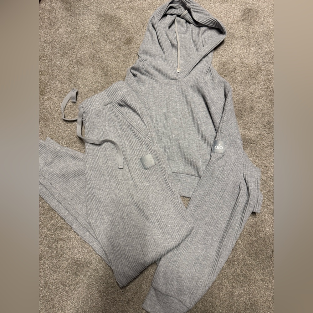 ALO Yoga Muse MATCHING SET - Picture 5 of 12
